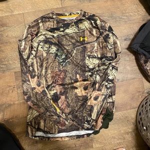 Under Armour Heatgear camo mossy oak baselayer shirt medium